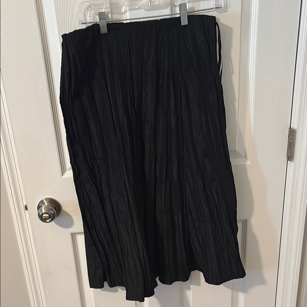 Elegant Black Pleated Skirt